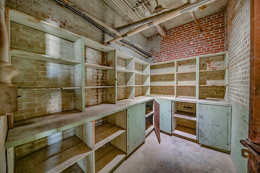 More Photos Of 2419 W Murphy St, Odessa Truck Terminal For Sale