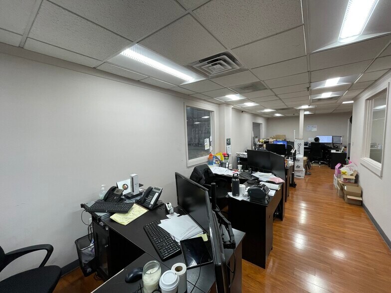 More Photos Of 7925-7929 Parston Dr, District Heights Warehouse For Lease