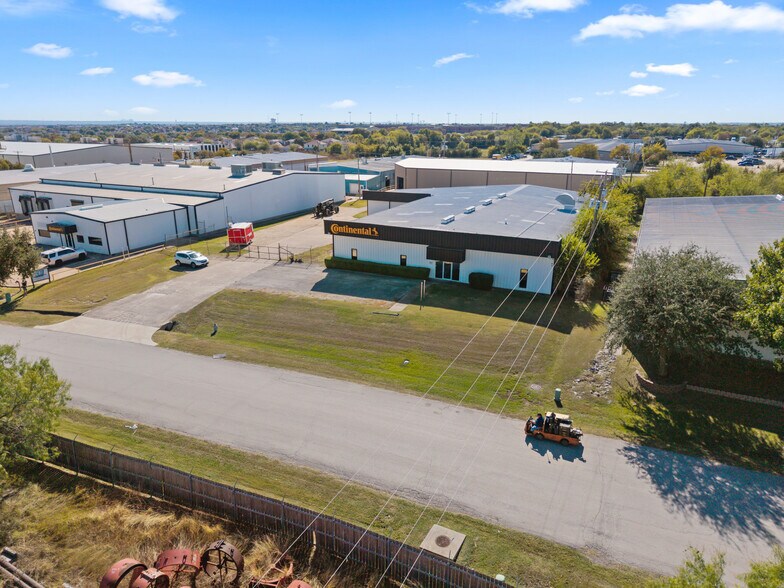 More Photos Of 1200 N Commercial Blvd, Arlington Warehouse For Lease