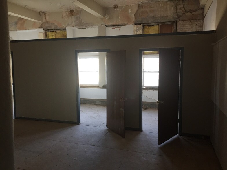 More Photos Of 1900 NW 10th St, Oklahoma City Schools For Sale