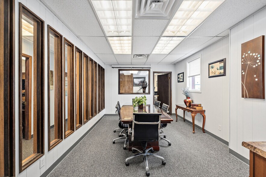 More Photos Of 813 E Lincolnway, Cheyenne Office For Sale