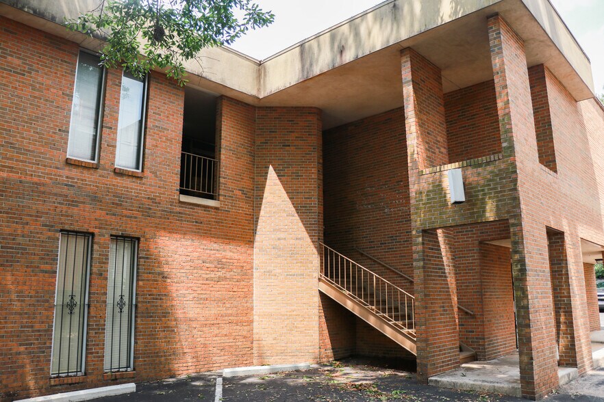 More Photos Of 459 S McDonough St, Montgomery Medical For Sale