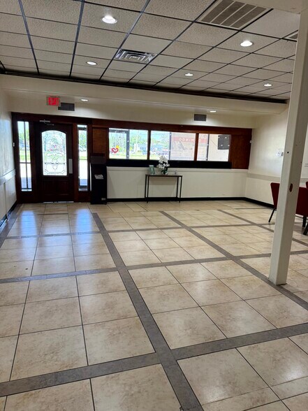 More Photos Of 5151 Avenue H, Rosenberg Restaurant For Sale