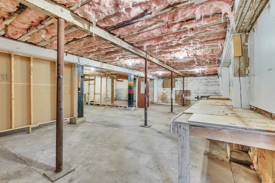 More Photos Of 203 Long Plain Rd, Whately Service For Sale