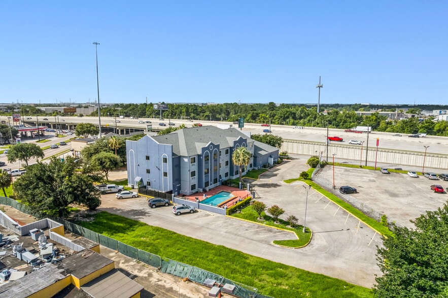 More Photos Of 17550 Northwest Fwy, Houston Hotel For Sale