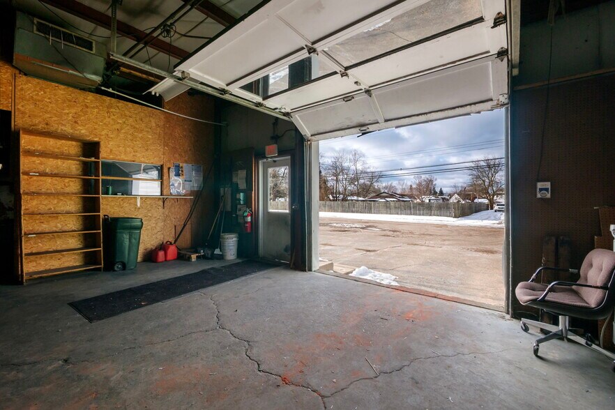 More Photos Of 690 S Lapeer Rd, Oxford Warehouse For Sale