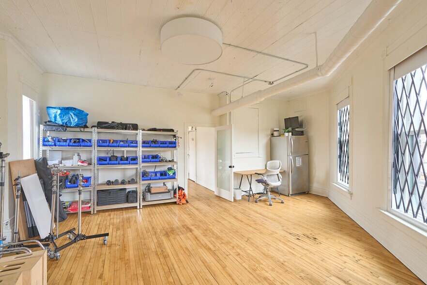 More Photos Of 1539 N Damen Ave, Chicago Office For Lease