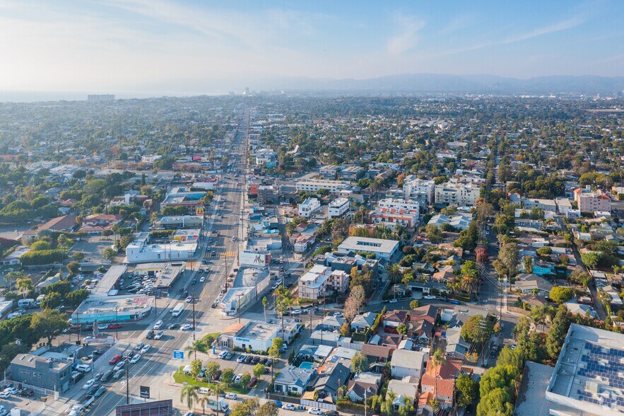 More Photos Of 2478 Penmar Ave, Venice Dormitory For Sale