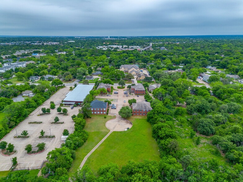More Photos Of 1309 B W Abram St, Arlington Office For Sale