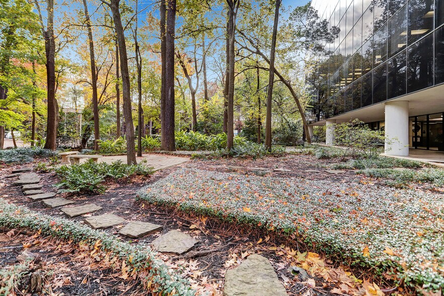 More Photos Of 2180 North Loop W, Houston Unknown For Lease