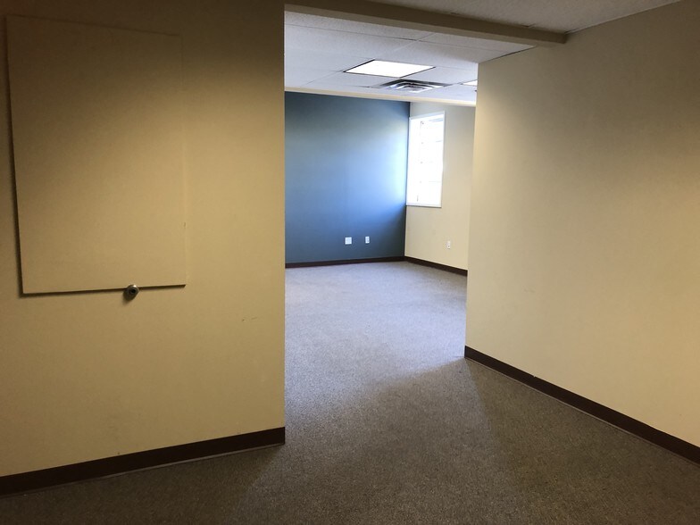 More Photos Of 29 Evans Pl, Pompton Plains Storefront Retail Office For Lease