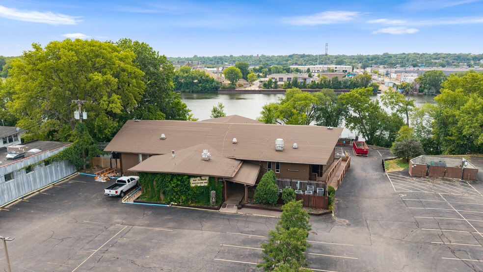 More Photos Of 1900 & 1924 Marshall St NE, Minneapolis Restaurant For Sale