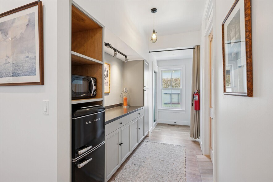 More Photos Of 200 Division St, Sag Harbor Loft Creative Space For Lease