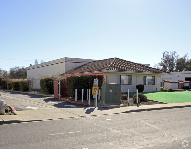 More Photos Of 40 Union Way, Vacaville Warehouse For Lease