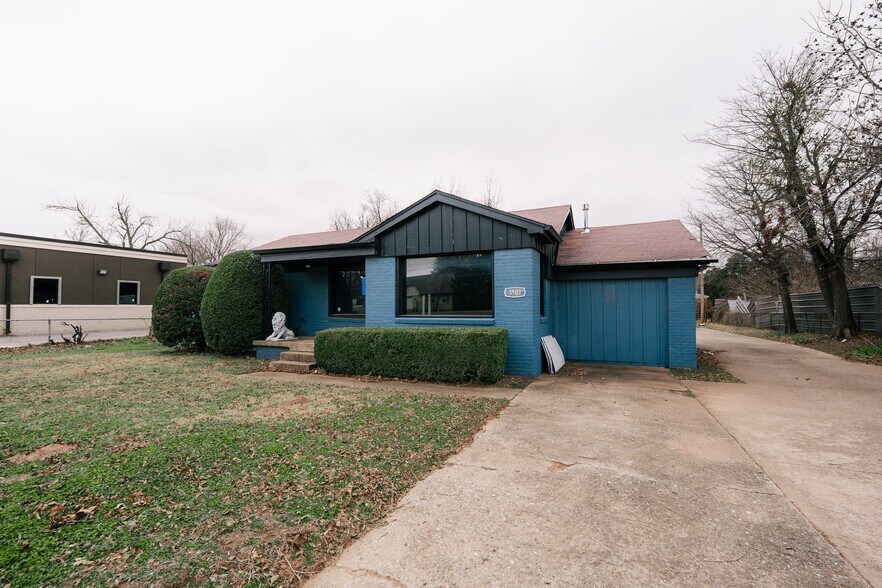 More Photos Of 3501 N Rockwell Ave, Bethany Office For Sale