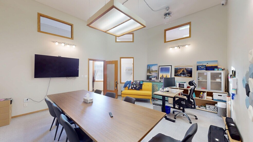 More Photos Of 800 Baker St, Cranbrook Storefront Retail Office For Sale