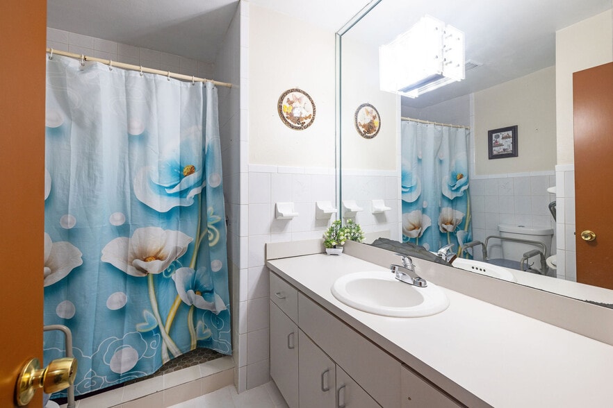 More Photos Of SW 127 Ave & SW 104 St, Miami Assisted Living For Sale