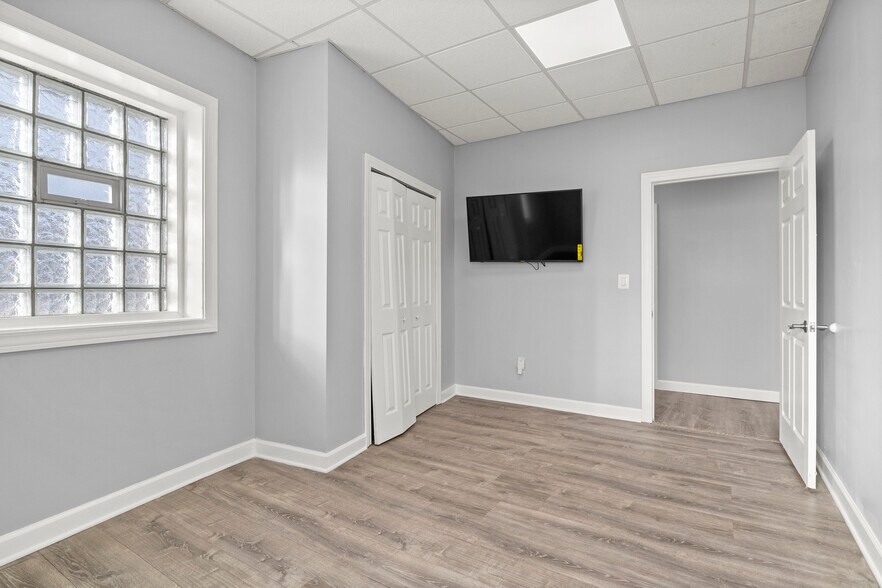 More Photos Of 32413 Michigan Ave, Wayne Freestanding For Sale