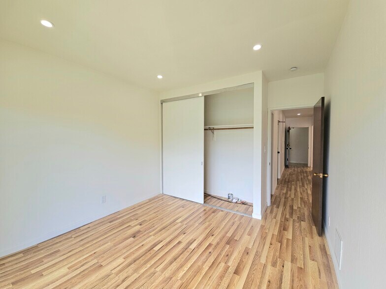 More Photos Of 823 Webster St, Oakland Storefront Retail Residential For Sale