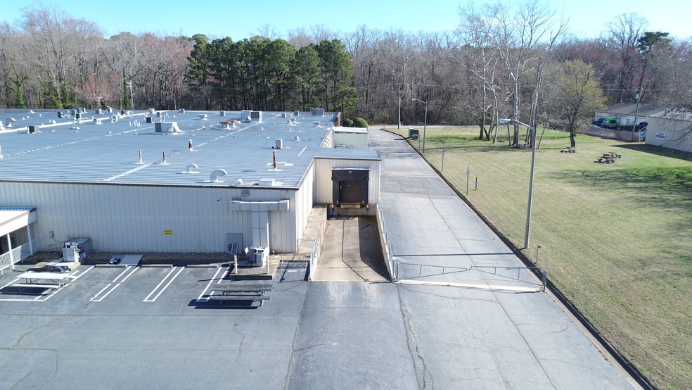 More Photos Of 2210 Paramont Ave, Chesapeake Manufacturing For Sale