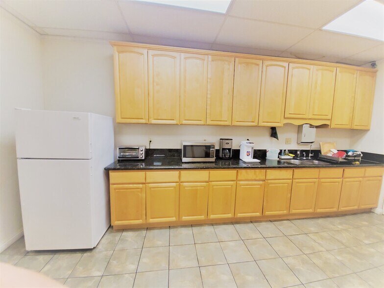 More Photos Of 901 S Fremont Ave, Alhambra Warehouse For Lease