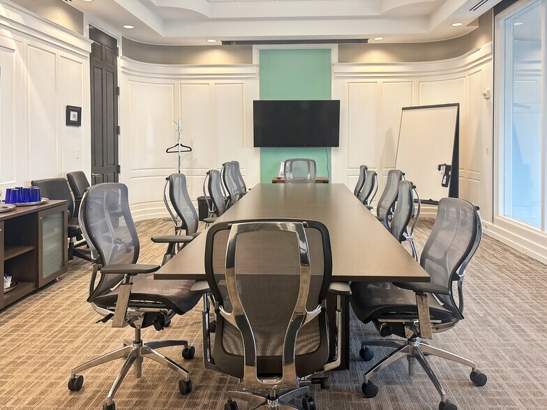 More Photos Of 10900 NE 4th St, Bellevue Coworking Space