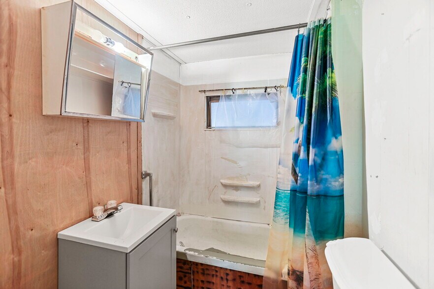 More Photos Of 138 Main St, Sharpsburg Flex For Sale