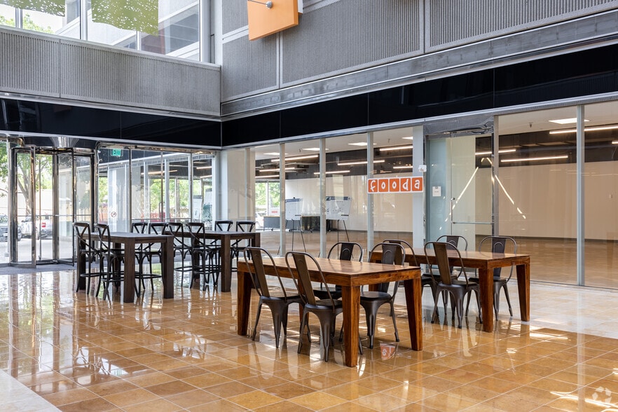 More Photos Of 17950 Preston Rd, Dallas Office For Lease