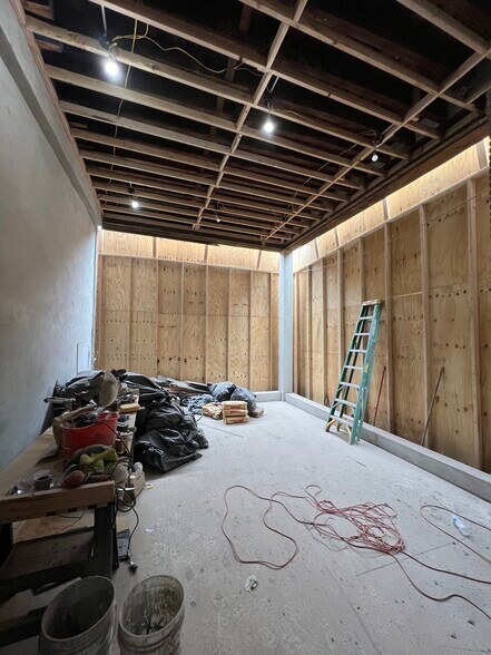 More Photos Of 364 Summit Ave, Jersey City Storefront For Lease