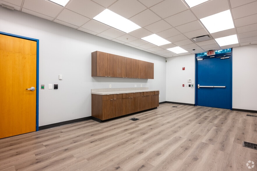 More Photos Of 119 Cane Creek Blvd, Danville Telecom Hotel Data Hosting For Sale