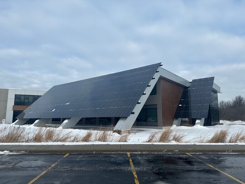 More Photos Of 555 Riverwalk Pky, Tonawanda Distribution For Lease