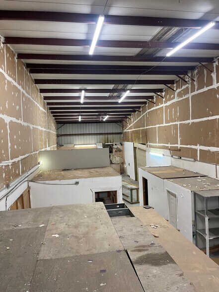 More Photos Of 9161 131st Pl N, Largo Warehouse For Lease