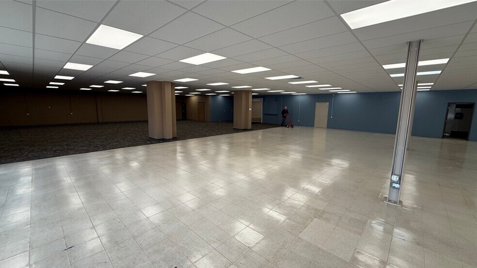 More Photos Of 1103 S Cliff Ave, Sioux Falls General Retail For Lease