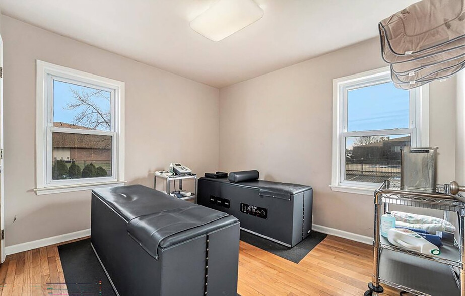 More Photos Of 31500 Schoenherr Rd, Warren Medical For Sale