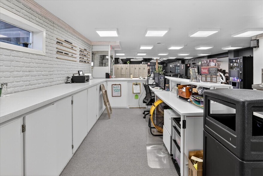 More Photos Of 102 Ausable State Rd, Bay City Freestanding For Sale