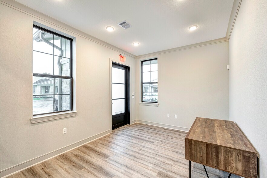 More Photos Of 10242 Greenhouse Rd, Cypress Office For Lease