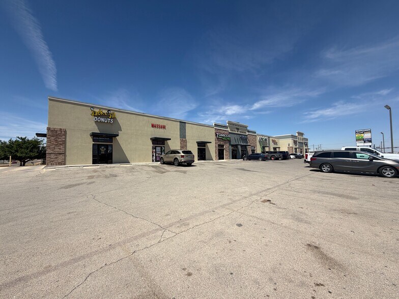 More Photos Of 700 S Main St, Andrews General Retail For Lease