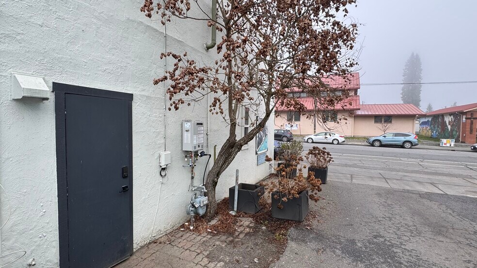 More Photos Of 35 E Commercial St, Willits Specialty For Sale