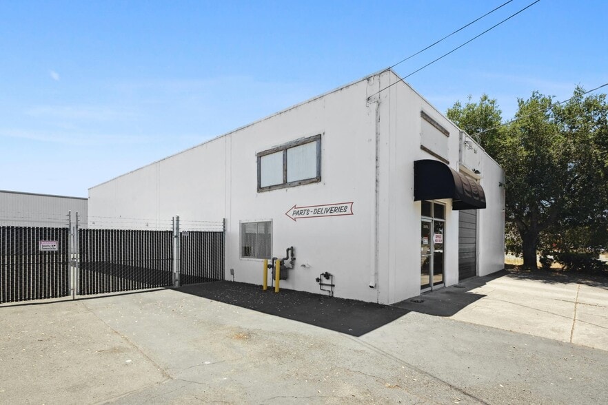 More Photos Of 2475 Bluebell Dr, Santa Rosa Industrial For Lease