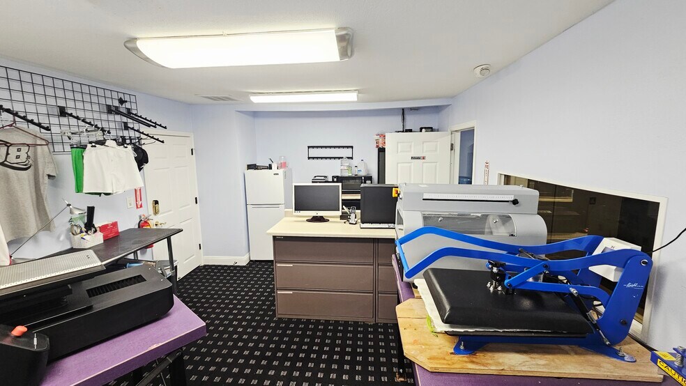 More Photos Of 306-308 Roberts Ln, Bakersfield Storefront Retail Residential For Sale