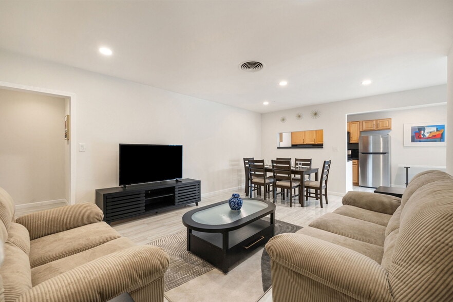 More Photos Of 1425 S Via Soledad, Palm Springs Apartments For Sale