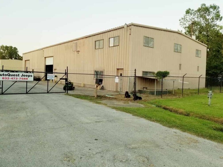 More Photos Of 410 W Canino Rd, Houston Manufacturing For Sale
