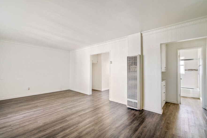 More Photos Of 1026-1036 W 57th St, Los Angeles Apartments For Sale