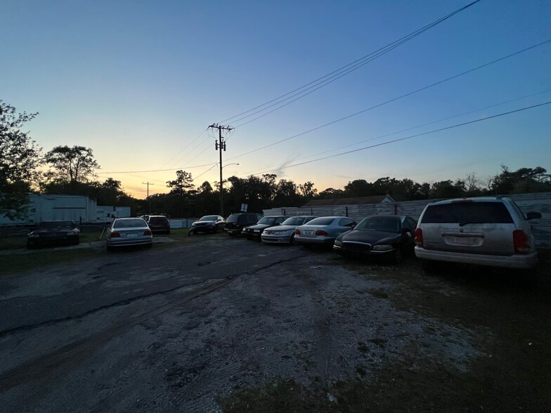 More Photos Of 6480 Restlawn Dr, Jacksonville Auto Repair For Sale