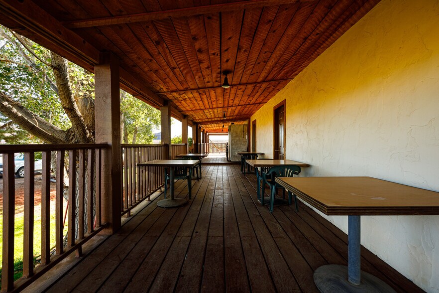 More Photos Of 2040 Long Rd Cyn, Kanab Freestanding For Sale