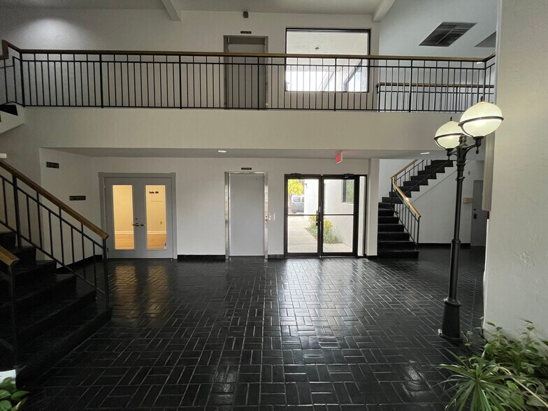 More Photos Of 950 S Tamiami Trl, Sarasota Medical For Lease