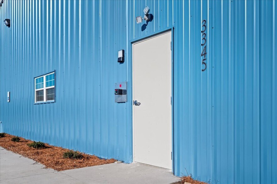 More Photos Of 3345 Willow Creek Rd, Florence Flex For Lease