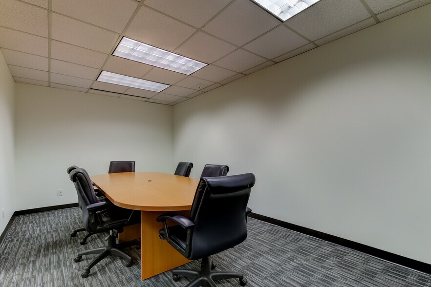 More Photos Of 12425 28th St N, Saint Petersburg Office For Lease