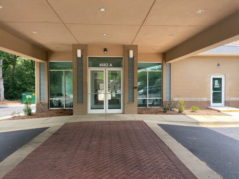 More Photos Of 4682 Airport Blvd, Mobile Medical For Sale