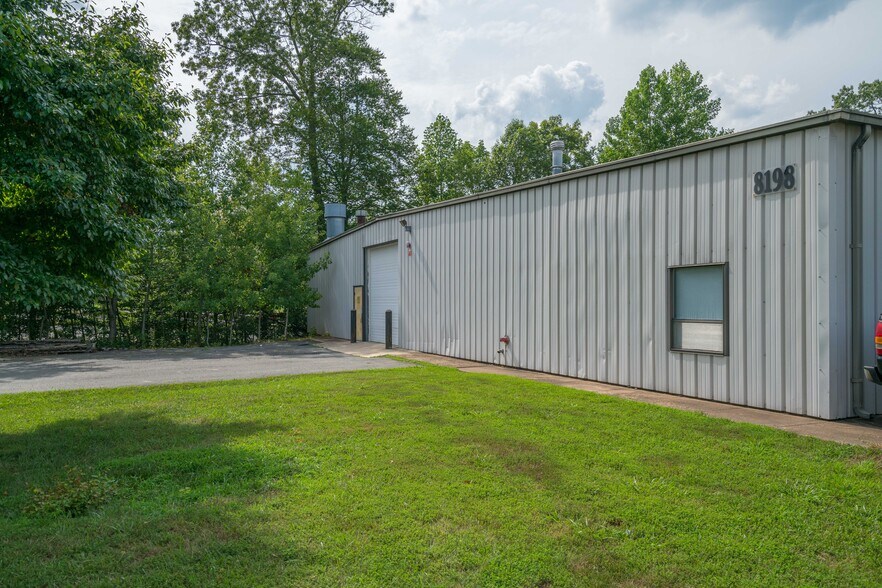 More Photos Of 8198 Euclid Ct, Manassas Park Warehouse For Lease